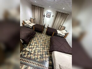 Habitación con 1 cama doble o 2 individuales | Wifi gratis y ropa de cama