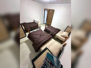 Habitación con 1 cama doble o 2 individuales | Wifi gratis y ropa de cama