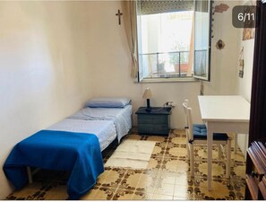 Room - Harmony House - feel at home- 2-bedroom apartment with AC in vibrant Cagliari (Cagliari)
