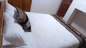 1 bedroom, iron/ironing board, internet