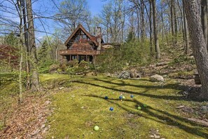 Property grounds - Cozy nature getaway 60 mins from NYC near WestPoint! Family Friendly with Piano! (Garrison)