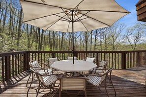 Outdoor dining - Cozy nature getaway 60 mins from NYC near WestPoint! Family Friendly with Piano! (Garrison)