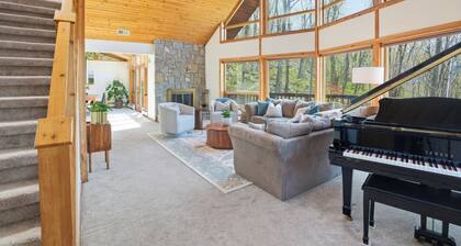 Cozy nature getaway 60 mins from NYC near WestPoint! Family Friendly with Piano!