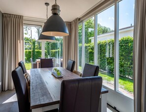 Villa | Dining - Detached Villa Stay in Kamperland (Kamperland)