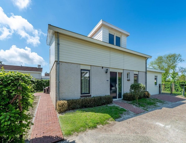 Villa | Exterior - Detached Villa Stay in Kamperland (Kamperland)