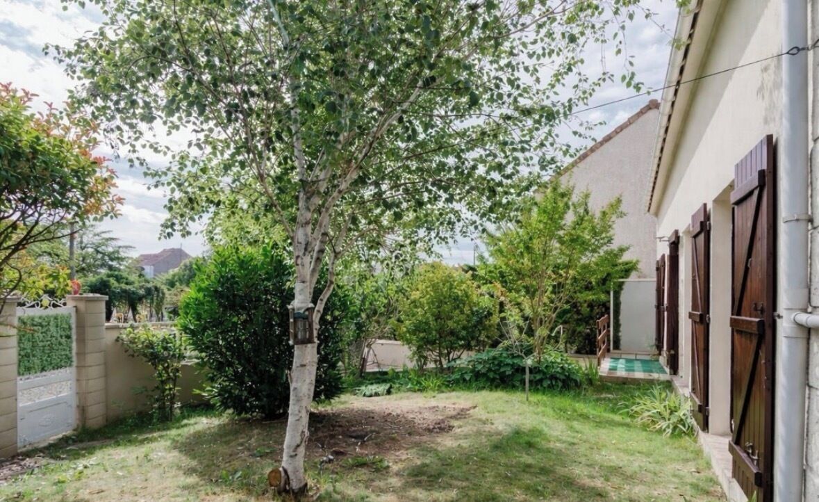 Maison Familiale, vue jardin | Enceinte de l’hébergement