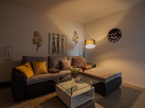 Leilighet (Classic One Bedroom Apartment with Te) | Oppholdsrom | En 32-tommers Flatskjerm-TV med Parabol-TV