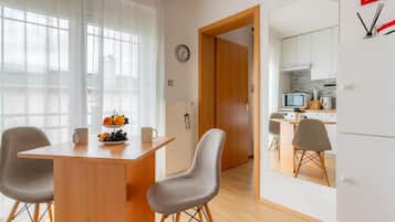 Departamento (One Bedroom Apartment with Terrace) | Comedor