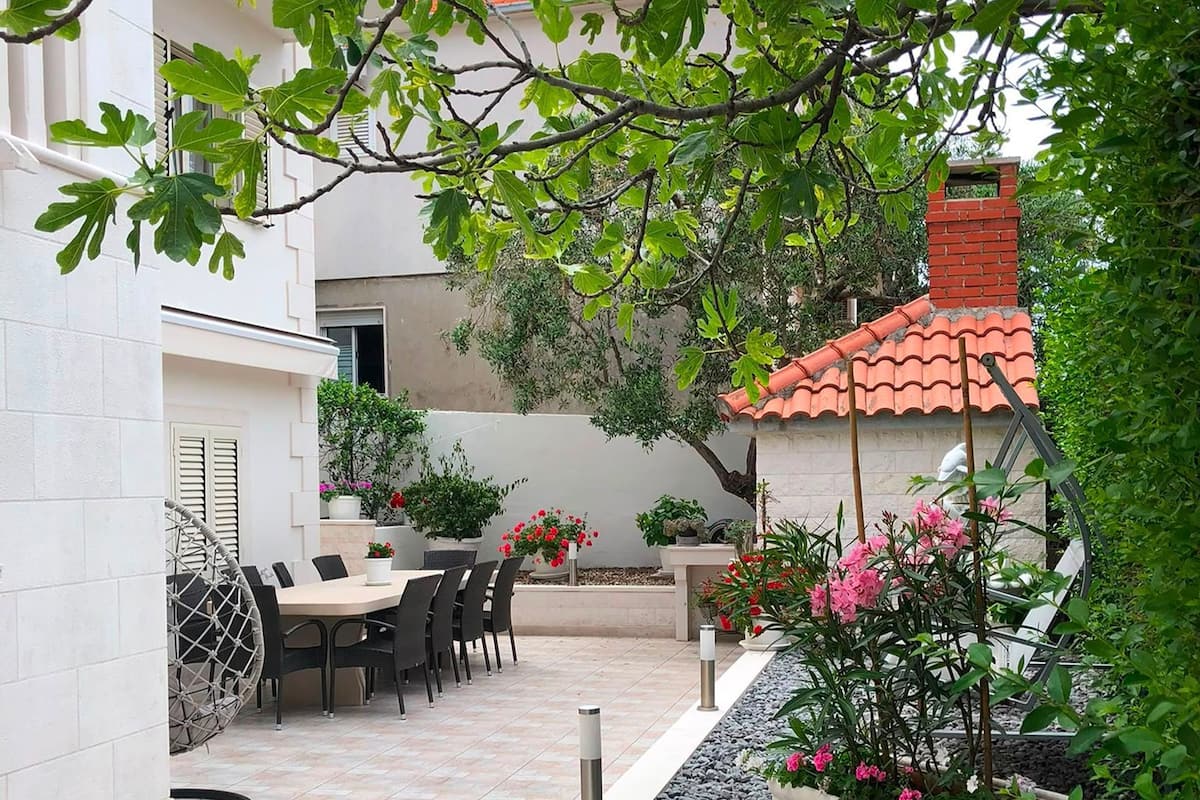 Apartment (Deluxe Two Bedroom Apartment with Ter) | Exterior