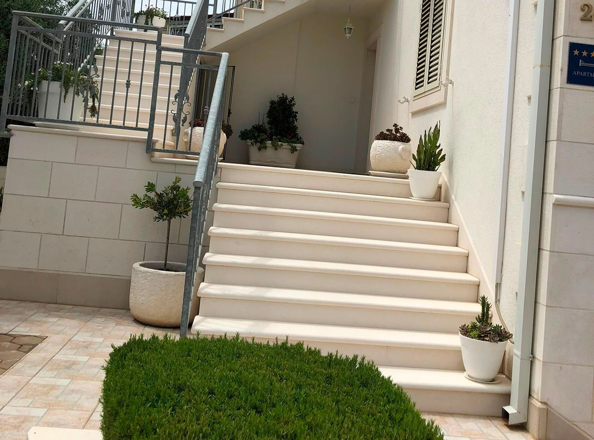 Apartment (Three Bedroom Apartment with Terrace) | Staircase