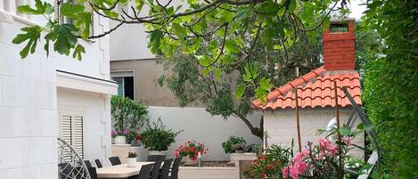 Apartment (Three Bedroom Apartment with Terrace) | Exterior