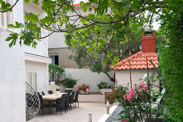 Apartment (Three Bedroom Apartment with Terrace) | Exterior