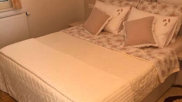 5 chambres, lits bébé (en supplément), Wi-Fi gratuit