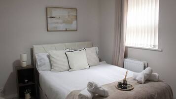 2 bedrooms, iron/ironing board, free WiFi, bed sheets