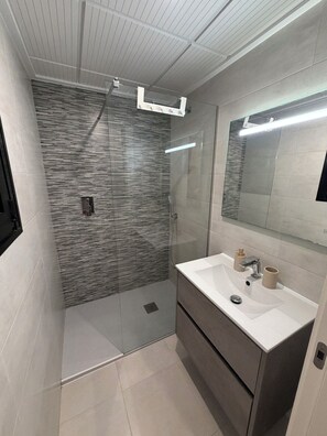 Bathroom - Vrbo Property (San Pedro del Pinatar)