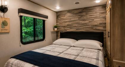 Luxury Forest RV Retreat | Pond, Fire Pit, Nature & Peace