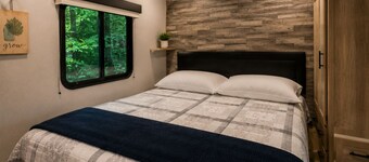 Luxury Forest RV Retreat | Pond, Fire Pit, Nature & Peace