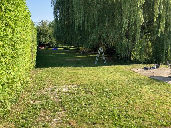 Property grounds - A Getaway Along the Water (Sorel-Moussel)