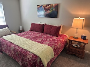 3 bedrooms, WiFi, bed sheets - Aggie Home Like New (Bryan)