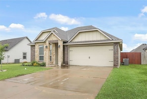Exterior - Aggie Home Like New (Bryan)