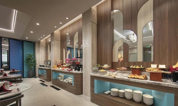 Free daily buffet breakfast 