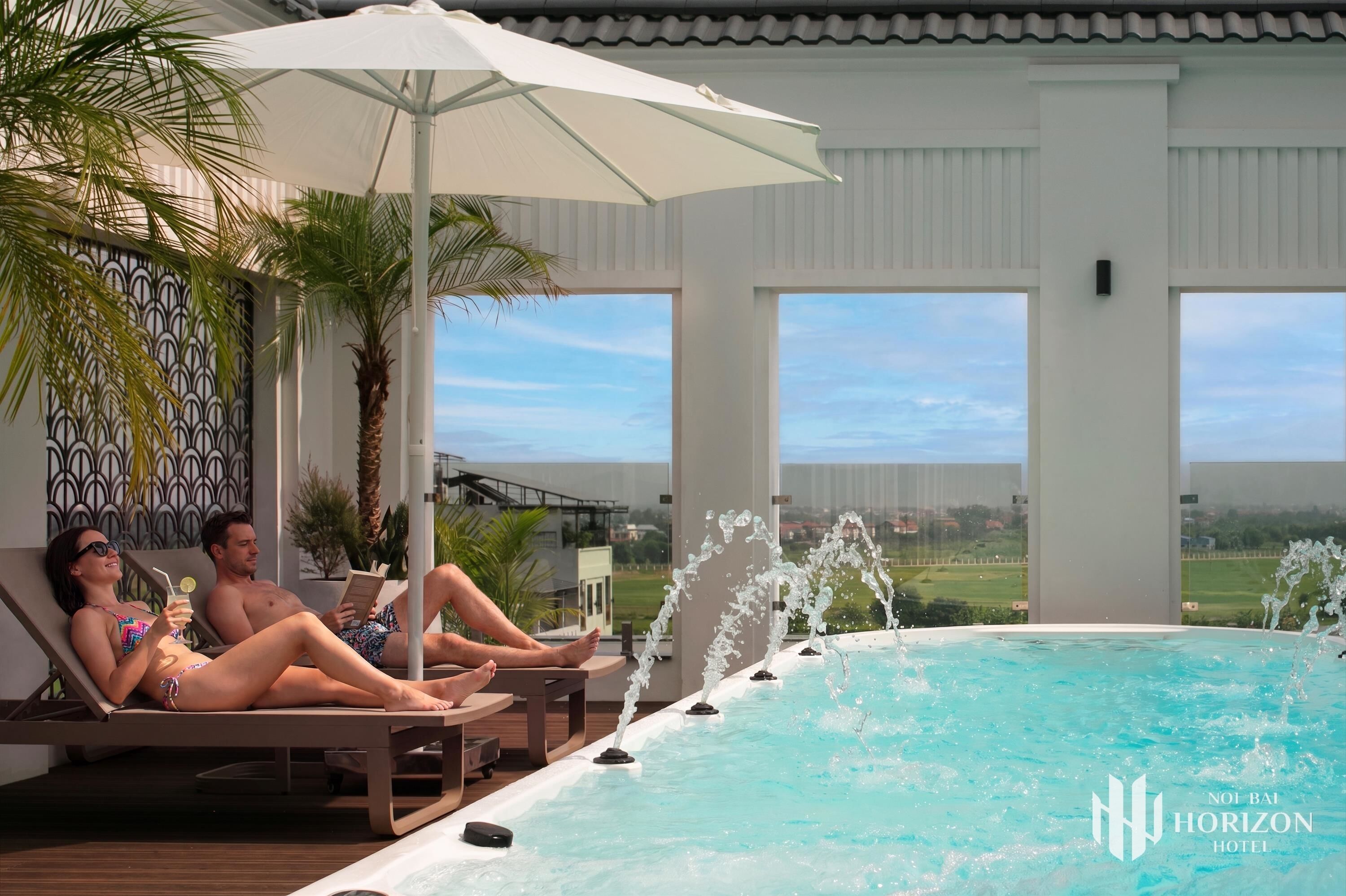 10 outdoor pools, pool umbrellas, sun loungers