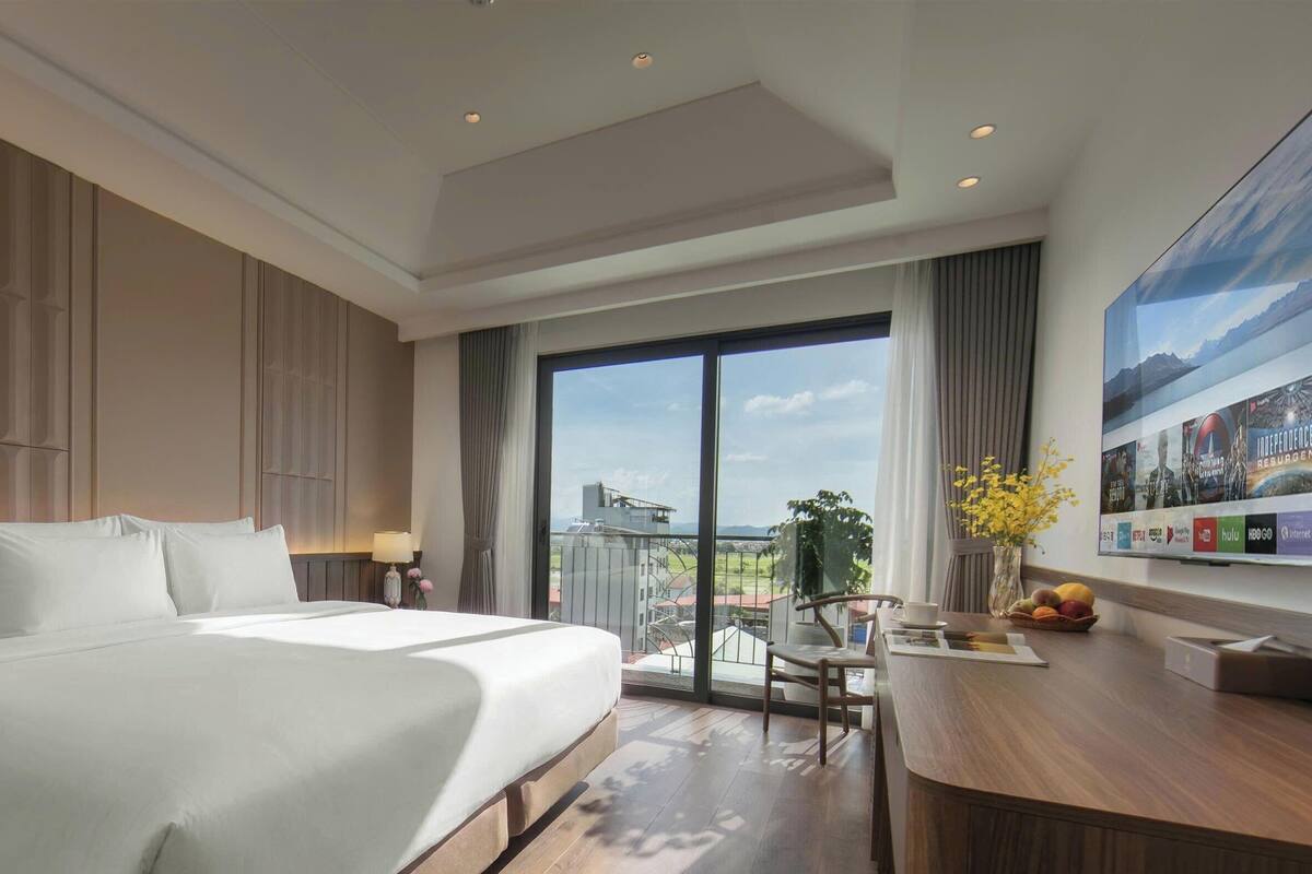 Executive Suite with Balcony and City View | View from room