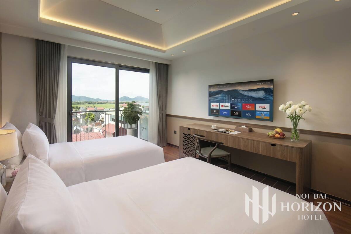 Premium Single Room, Balcony, Mountain View | Premium bedding, minibar, in-room safe, desk
