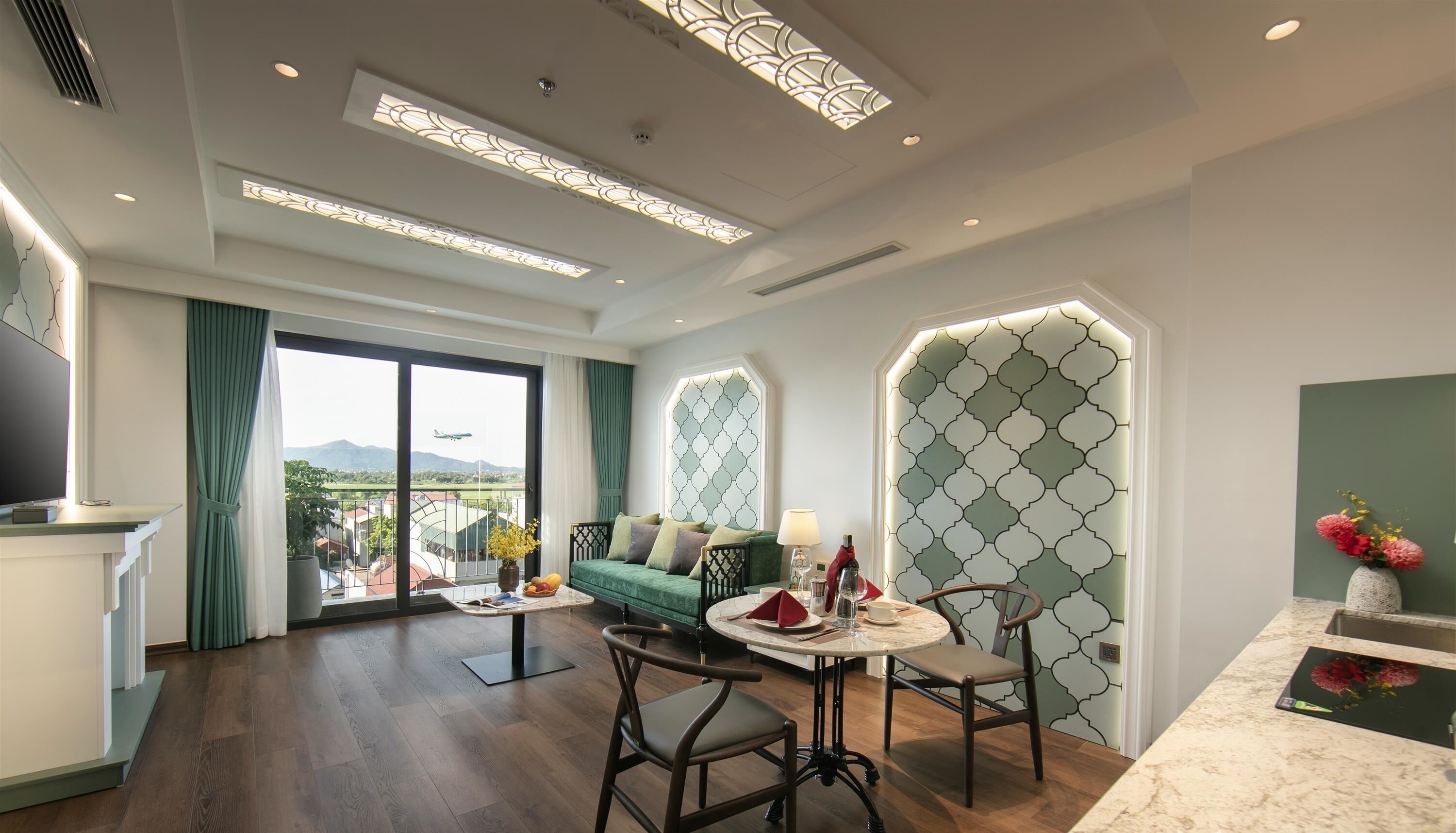 Kamar Double Royal, balkon, pemandangan gunung | Tempat makan