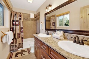 Bathroom - Marvelous 3-bedroom Cabin in Big Bear perfect for your summer/winter getaways! (Big Bear)