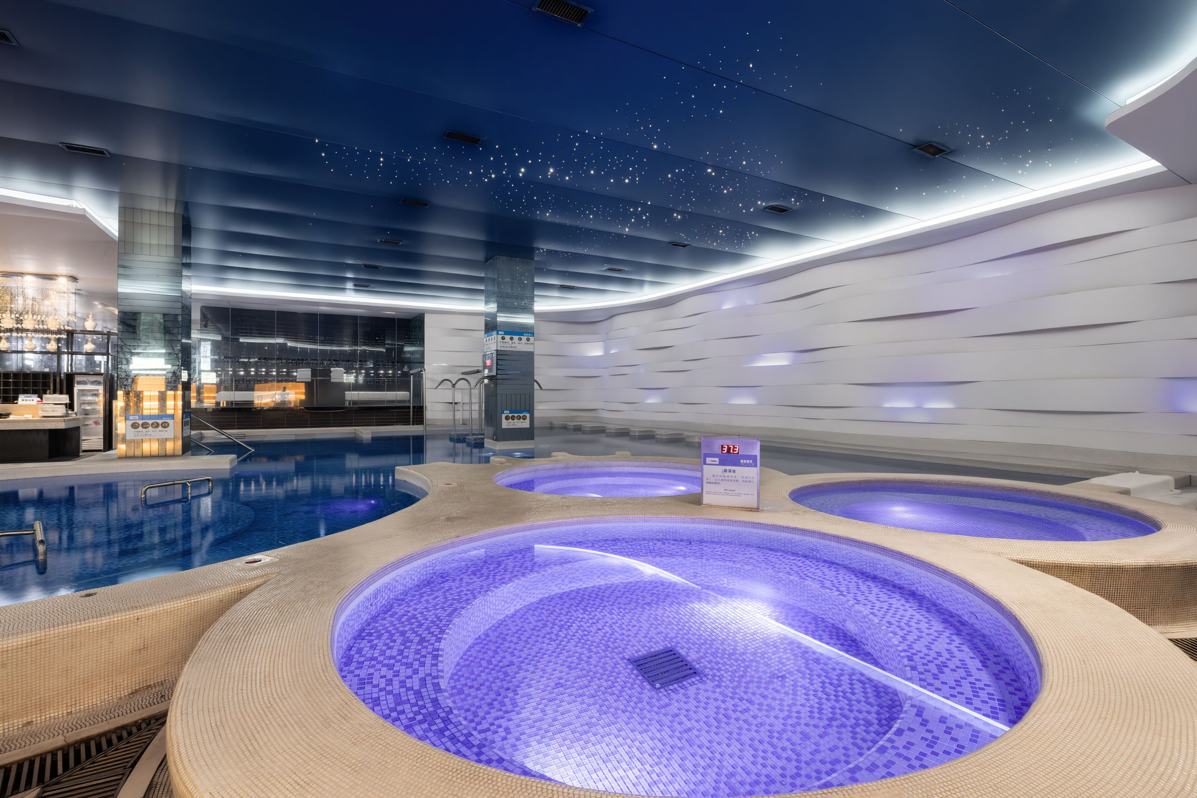 Sauna, hot tub, steam room, mud baths, hydrotherapy, Thai massages
