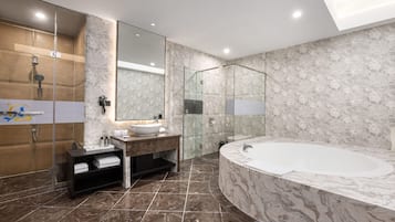 Executive Suite | Bathroom | Free toiletries, hair dryer, slippers, towels