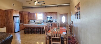 Serene 3-bedroom 2 bath house with AC. Close to Hiking and Fishing. Furnished