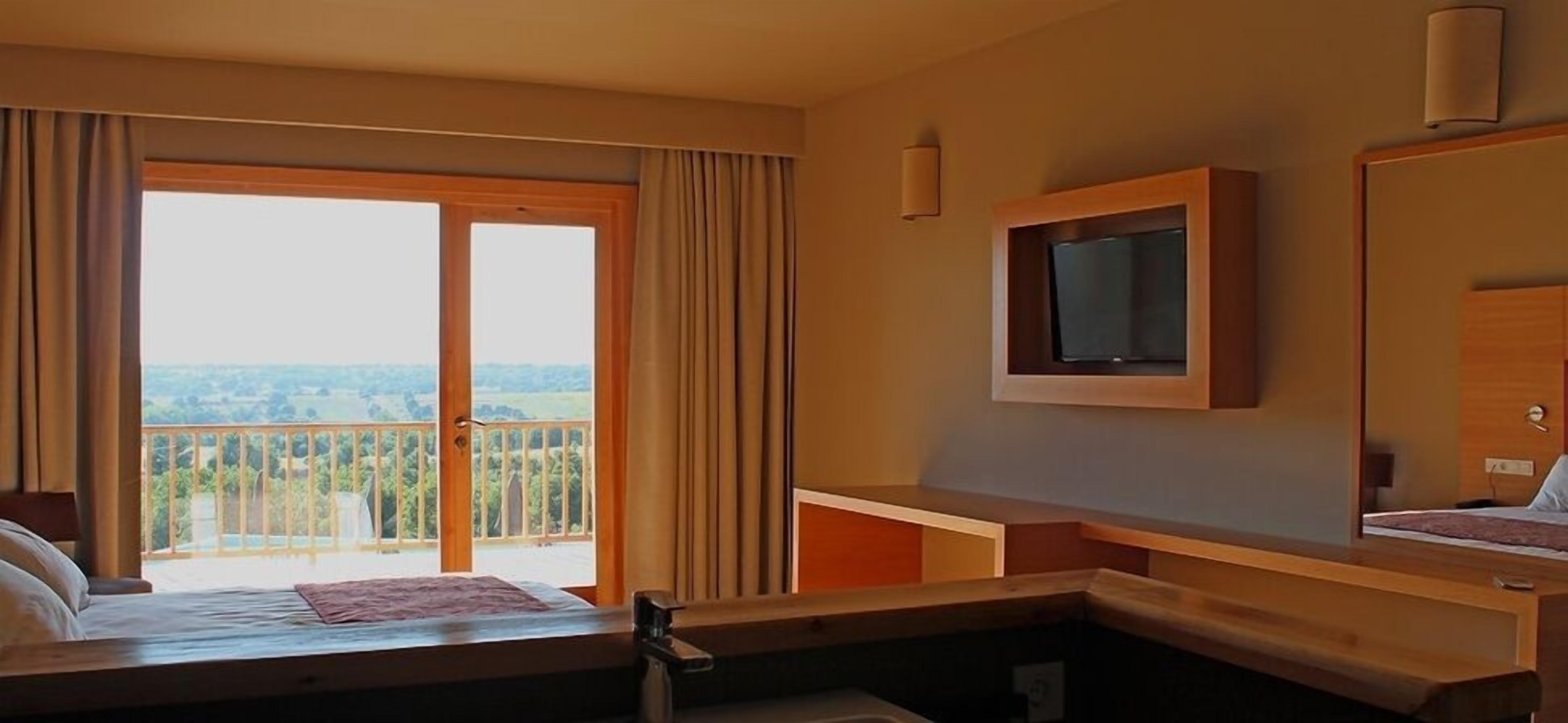 Junior Double or Twin Room, Non Smoking, Balcony | In-room safe, blackout curtains, soundproofing, iron/ironing board