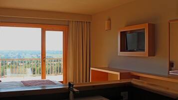 Junior Double or Twin Room, Non Smoking, Balcony | In-room safe, blackout curtains, soundproofing, iron/ironing board