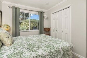 3 bedrooms, Internet, bed sheets - Yosemite Retreat Near Bass Lake with Firepit, BBQ & Sauna (Oakhurst)
