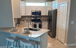 Private kitchen - Resort-Style Villa Retreat Near Lakewood Ranch Hotspots (Bradenton)