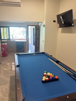 Games room - Luxury villa, ocean view, pool, gym (potrero)