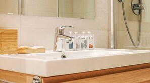 Apartment | Badezimmer | Haartrockner, Handtücher, Shampoo