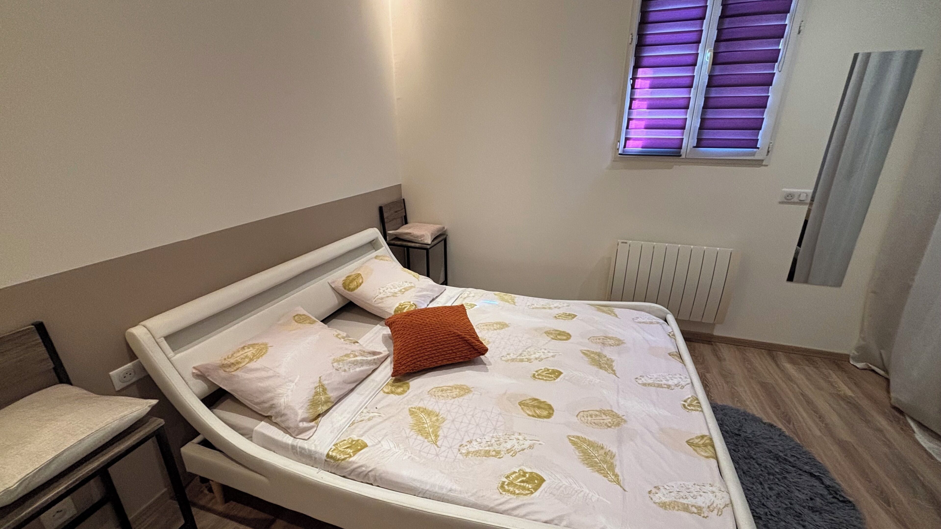 Iron/ironing board, travel crib, free WiFi, bed sheets