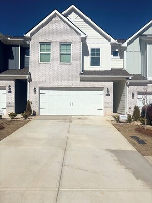 Exterior -     Near ATL Airport, Clayton State, & Southlake Mall (Morrow)