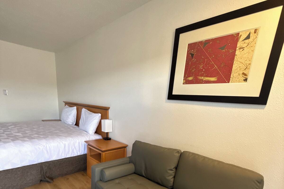 Habitación Deluxe, para no fumadores | Escritorio y espacio para trabajar con laptop