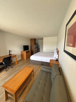 Deluxe Room, Non Smoking | Desk, laptop workspace, iron/ironing board, free WiFi - SERENITY INN AND SUITES (Taylor)
