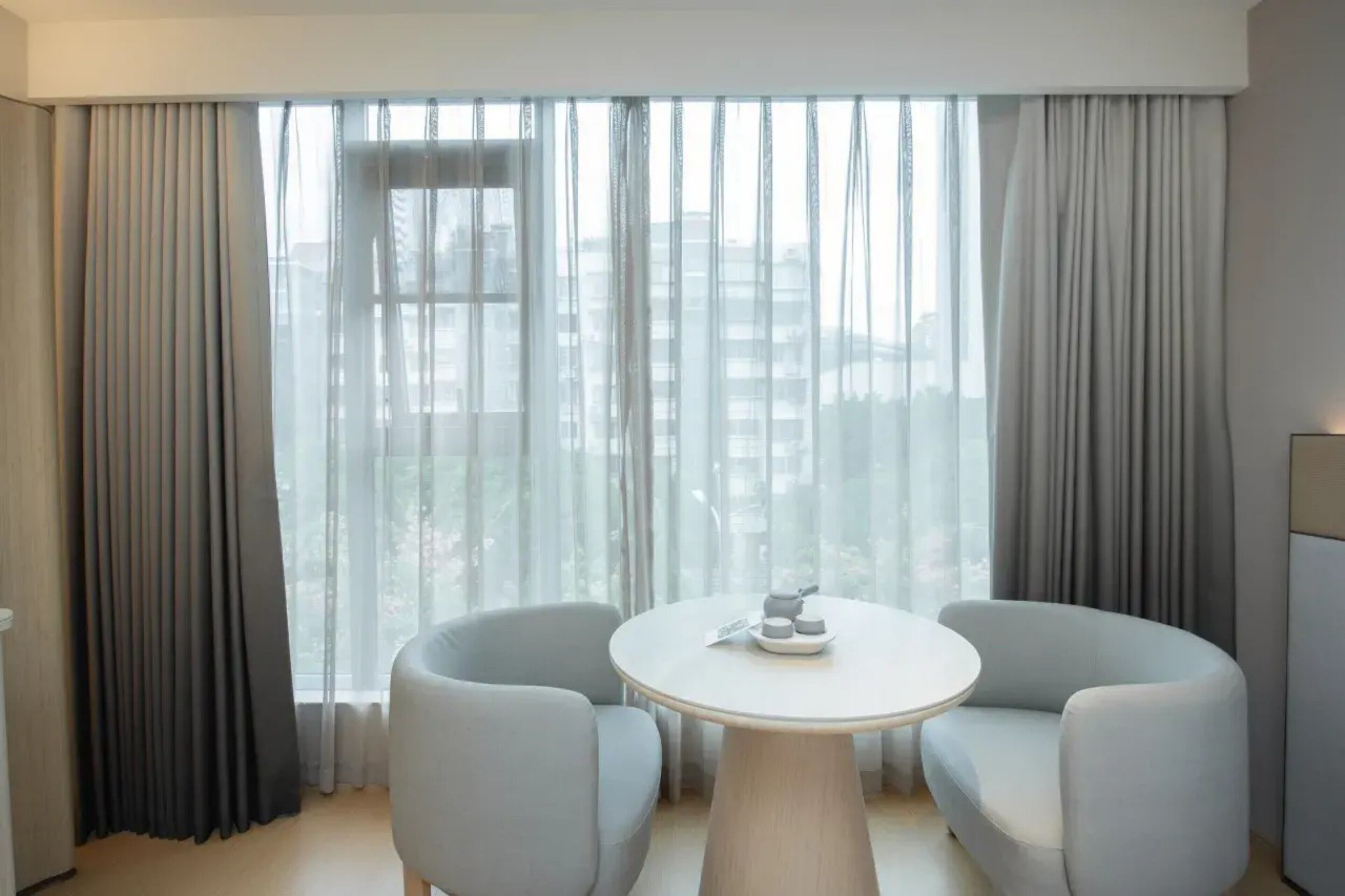 Superior Twin Room, City View | Dining