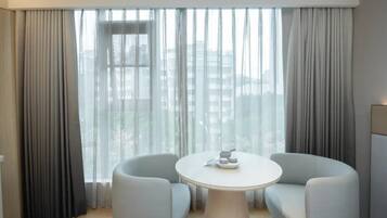 Superior Twin Room, City View | Dining