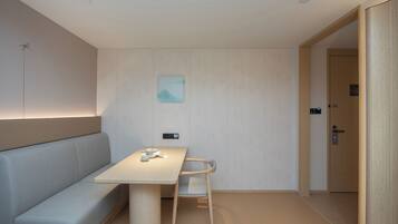Business Twin Room | Dining