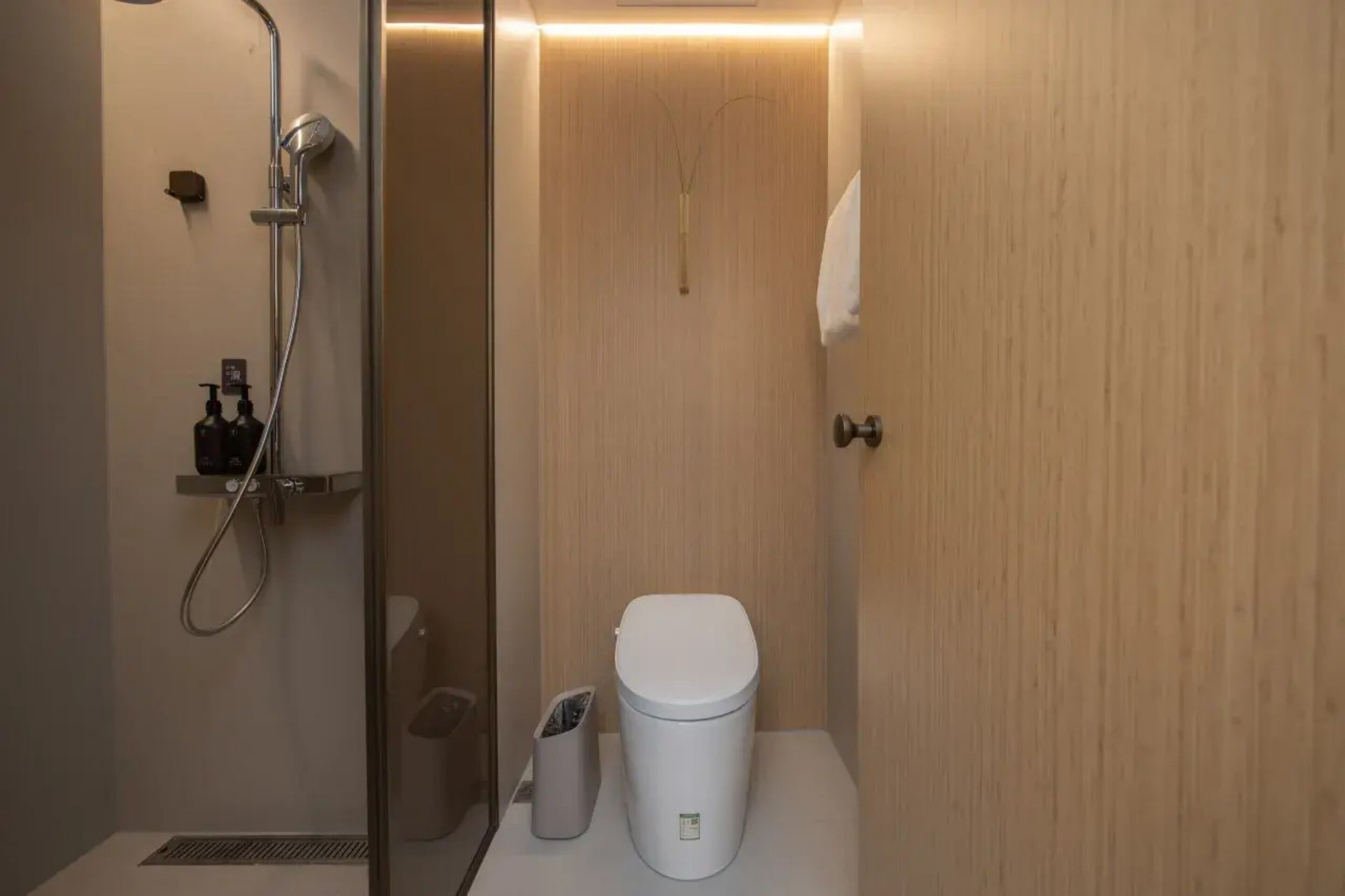 Habitación doble estándar | Baño | Regadera, secadora de cabello, toallas, jabón 