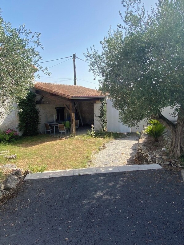 Terrace/patio - ✨ The Spirit of a Country Vacation ✨ (Saint-Savinien)