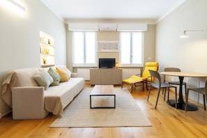 Living area - Vrbo Property (Milano)