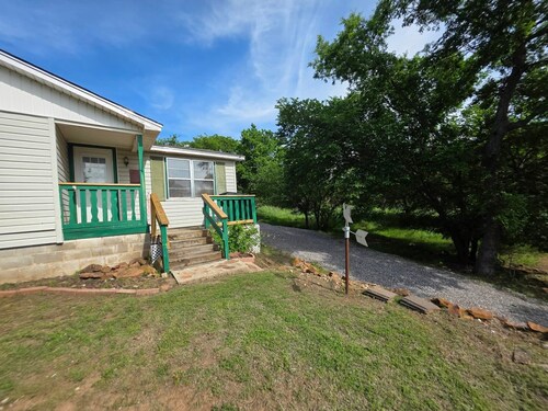 4-bedroom 2 bath home in Medicine Park.  Walking distance to downtown and Dam.